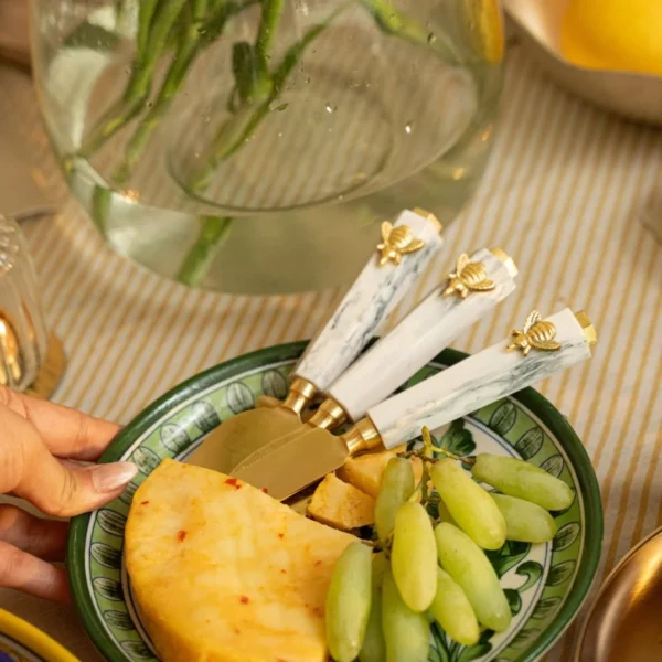 bee-cheese-knife-set