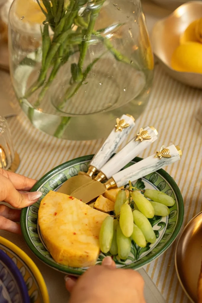 bee-cheese-knife-set