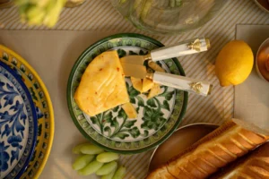 delightful-bee-cheese-knife-set-set-of-3