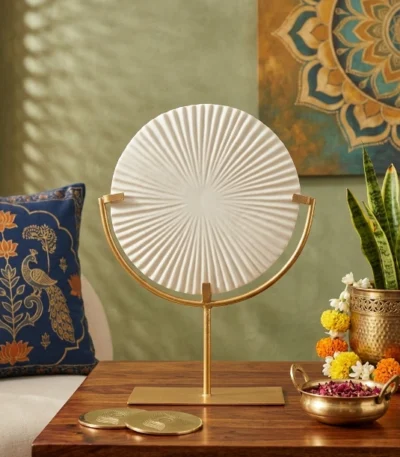 modern-ribbed-white-disc-accent