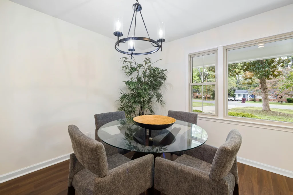 oxford-luxury-round-dining-table